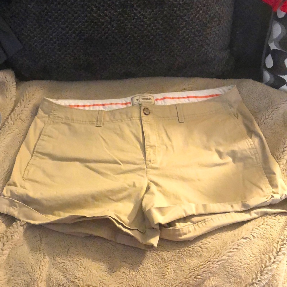 🔹4 for $30 Old Navy 3 1/2” Perfect Khaki Shorts, size 16